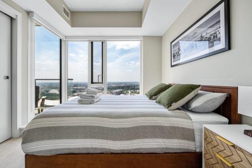 35th FL w the BEST Views of the Stampede & Saddledome! FREE Banff Pass, Wine, Parking & Gym!