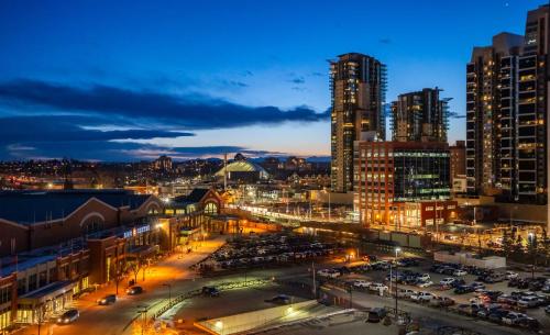 35th FL w the BEST Views of the Stampede & Saddledome! FREE Banff Pass, Wine, Parking & Gym!