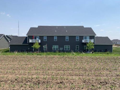 Main Floor New Charming 2 Bedroom Condo in Bettendorf, USA