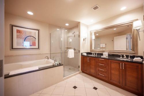 No Resort Fee Strip View Balcony+Free Valet+ Pool, Las Vegas (photo 5)