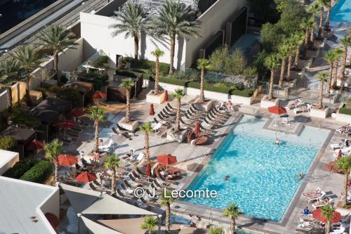 No Resort Fee Strip View Balcony+Free Valet+ Pool, Las Vegas (photo 6)