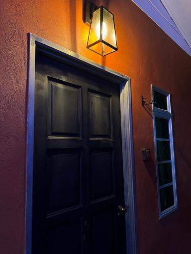 Cozy Scandinavi Guest room - Queen Bed, Free Netflix, Prime & Wi-Fi Near Bukit Mertajam near Pasar Raya Borong Pokok Sena