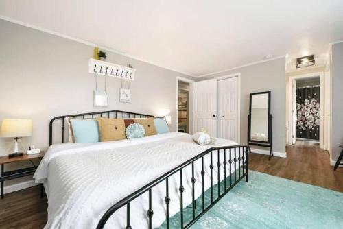 The Bumble Bee Hive 7-Bedroom House w/ Hot Tub in Accident, USA