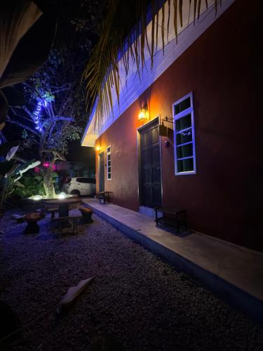 Cozy Scandinavi Guest room - Queen Bed, Free Netflix, Prime & Wi-Fi Near Bukit Mertajam near Pasar Raya Borong Pokok Sena
