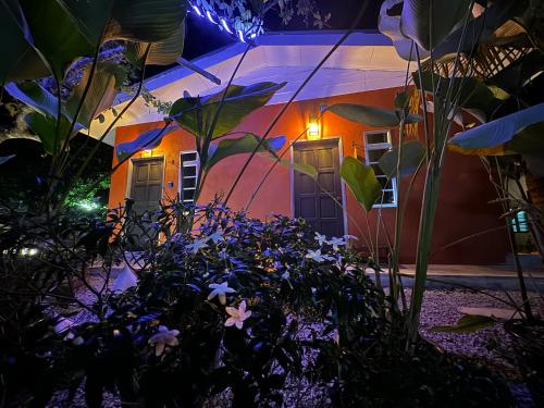 Cozy Scandinavi Guest room - Queen Bed, Free Netflix, Prime & Wi-Fi Near Bukit Mertajam near Pasar Raya Borong Pokok Sena