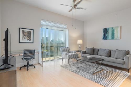 Stunning 2 Bedroom Suite, Pool, Gym, Parking Cs in Dallas, USA