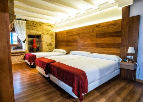 1 double bed, 1 twin bed