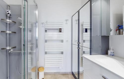 One-Bedroom Apartment image 10