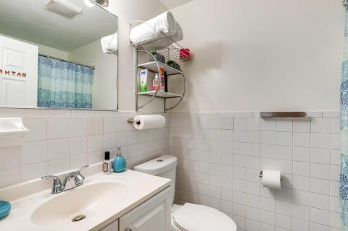 Cozy Newark Getaway about 15 Mi to Manhattan!