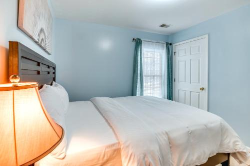 Cozy Newark Getaway about 15 Mi to Manhattan!