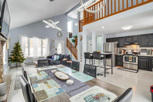 Long Pond Home with Private Hot Tub and Game Room in Long Pond, Vereinigte Staaten von Amerika