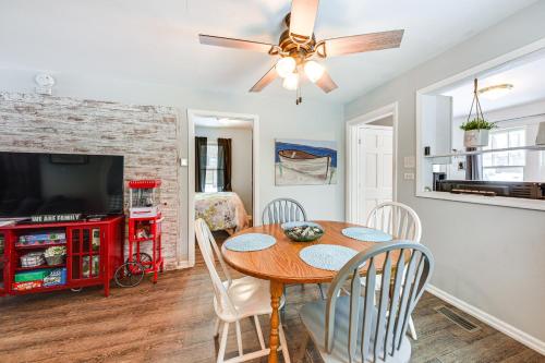 Cozy Home with Fire Pit 2 Blocks to Lake Mary! in Twin Lakes, USA