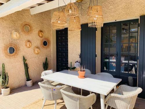 Superbe villa piscine Climatisation in Six Fours Les Plages City Center