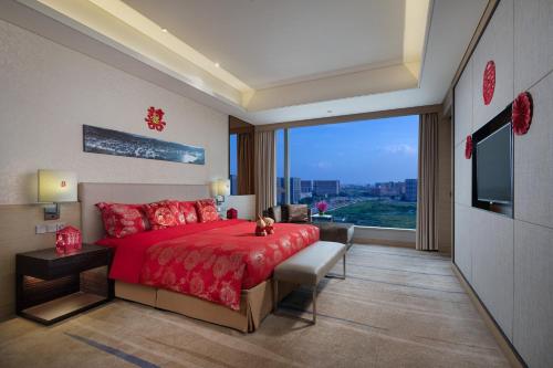 531785324 Crowne Plaza Guangzhou Huadu by IHG - Free Shuttle bus between hotel to Exhibition Center During Canton Fair