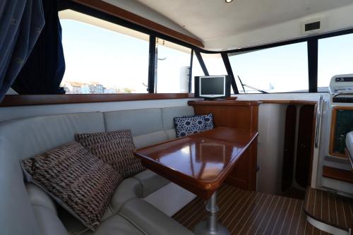 Private yacht, we love our guests, Лиссабон (фото 9)