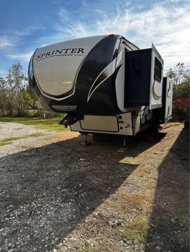 1 bedroom RV in Bridge City