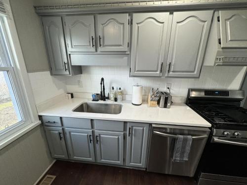 Spacious Retreat Near Convention Centers home - image 10