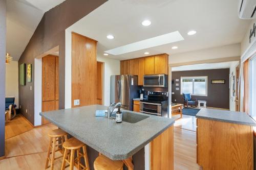 Lake View House W Beautiful Acres To Explore detail