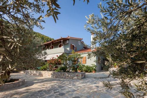Elegance Villa: Classy Paradise w/ a private beach