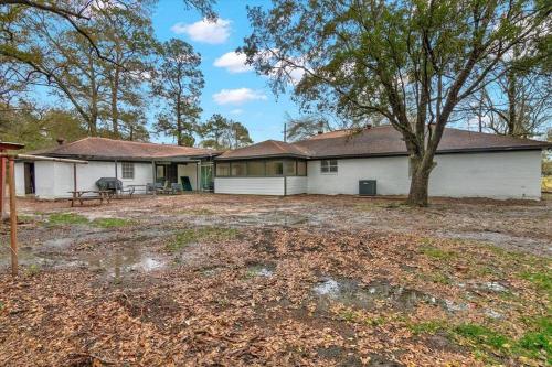 Newly Updated 5-Bedroom Home in Vidor