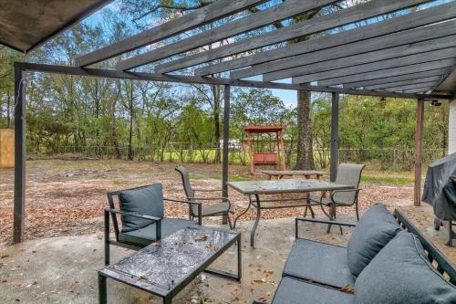 Newly Updated 5-Bedroom Home in Vidor