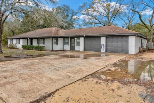 Newly Updated 5-Bedroom Home in Vidor