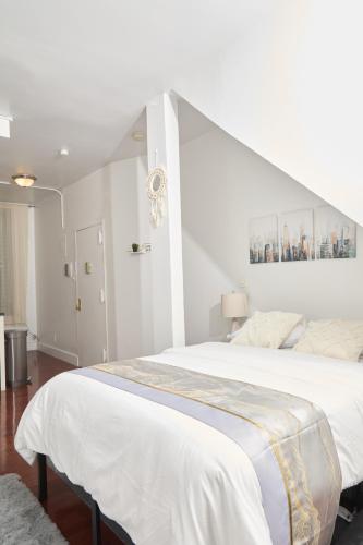 Private Loft in Hells Kitchen near Times Square, New York (photo 2)