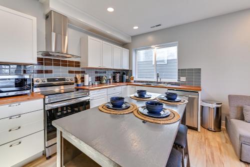 7 Mi to Louisville Pet-Friendly New Albany Home in New Albany, USA