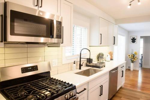 Peaceful home, walking distance to AHts downtown in Arlington Heights, USA