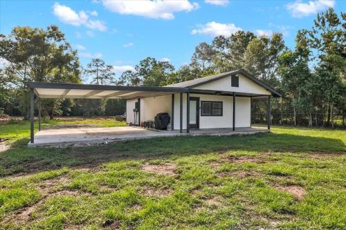 Stylishly Remodeled 2-Bedroom home in Orangefield