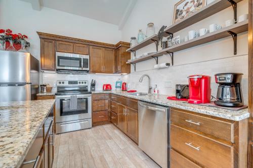Idyllic Lago Vista Home Less Than 1 Mi to Lake Travis! in Lago Vista, USA