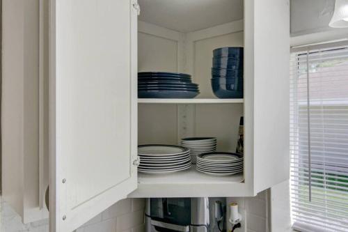 Spacious 3 bedroom home with fenced yard Spacious 3 bedroom home with fenced yard