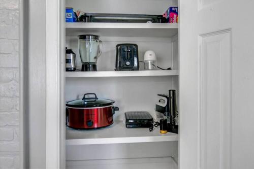 Spacious 3 bedroom home with fenced yard Spacious 3 bedroom home with fenced yard