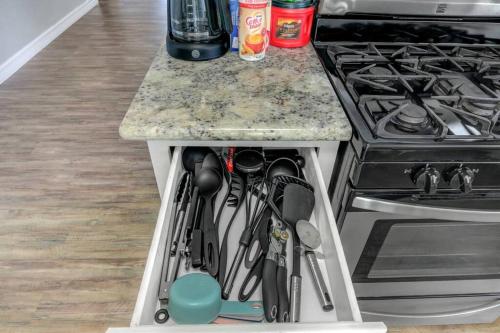 Spacious 3 bedroom home with fenced yard Spacious 3 bedroom home with fenced yard