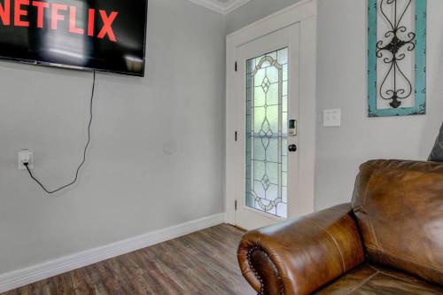 Spacious 3 bedroom home with fenced yard Spacious 3 bedroom home with fenced yard