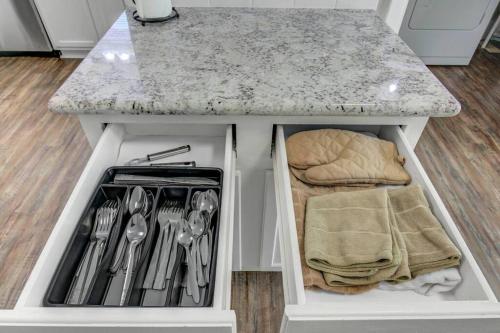 Spacious 3 bedroom home with fenced yard Spacious 3 bedroom home with fenced yard