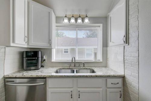 Spacious 3 bedroom home with fenced yard Spacious 3 bedroom home with fenced yard