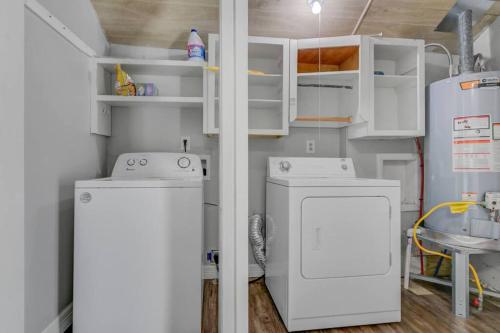 Spacious 3 bedroom home with fenced yard Spacious 3 bedroom home with fenced yard