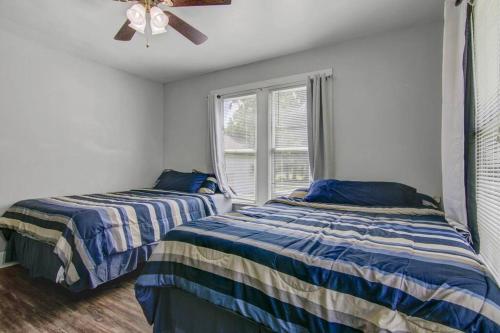 Spacious 3 bedroom home with fenced yard Spacious 3 bedroom home with fenced yard