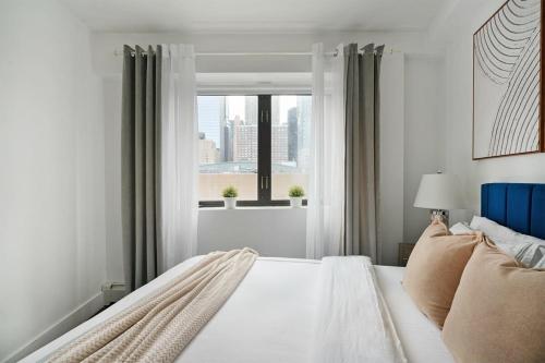 809-6A NEW 2BR Private Roof & City View in New York, USA