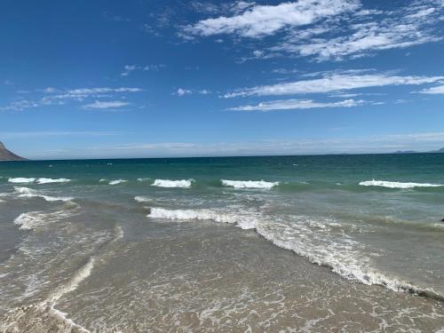 Beachfront Gem / Free Parking / A/C Room Type - One-Bedroom Apartment