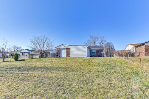 7 Mi to Louisville Family-Friendly Jefferson Home in Jeffersonville, USA