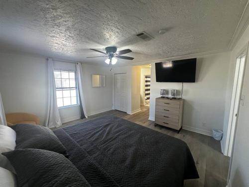 Spacious 5 bedroom home in Bridge City in Bridge City (TX)