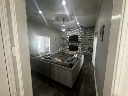 Spacious 5 bedroom home in Bridge City in Bridge City (TX)