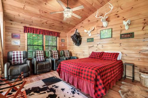 Bear Mountain Chalet with Hot Tub and Mountain Views - image 14