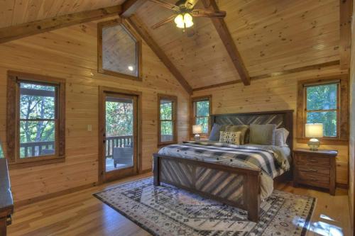 Heavenly Escape In BR Mtns - Hot Tub & Pool Table in Blue Ridge, USA