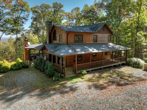 Heavenly Escape In BR Mtns - Hot Tub & Pool Table in Blue Ridge, USA