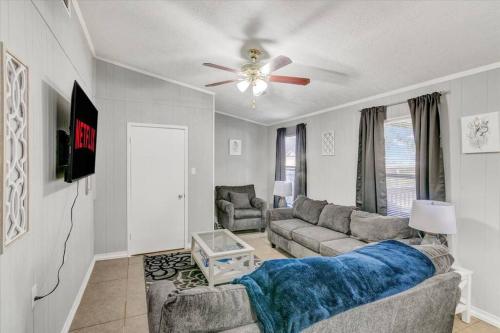 Stylish 4 bedroom home in Groves