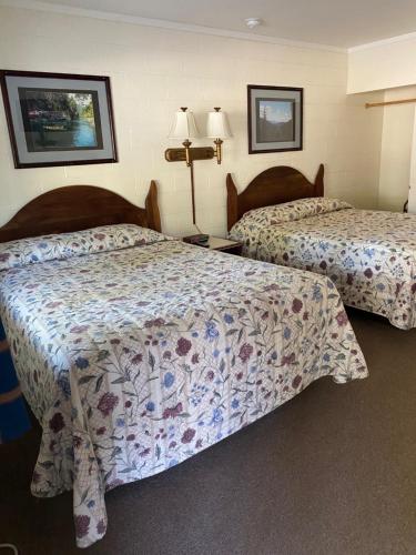 2 double beds