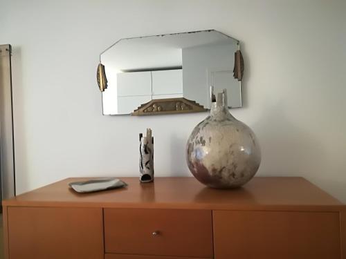 Lovely flat on the seine river - image 11